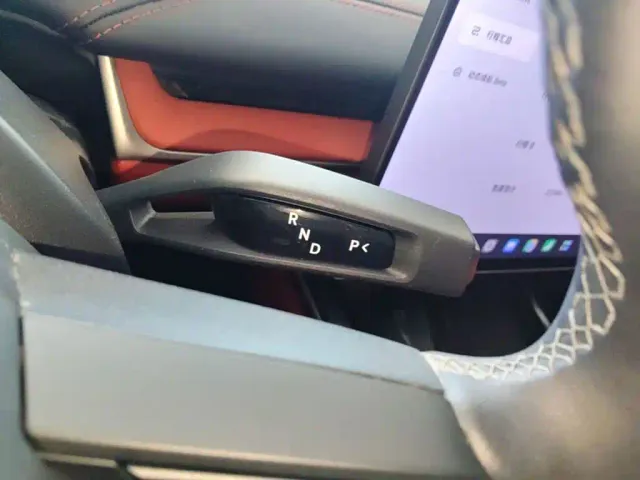 Xiaomi SU7 — Фото автомобиля 13