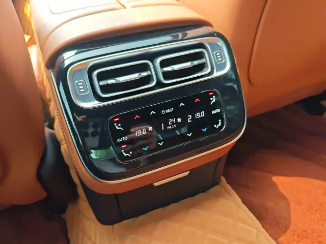 Mercedes-Benz S-Class — Фото автомобиля 19