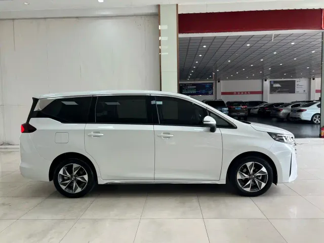 GAC Trumpchi M6 — Фото автомобиля 13