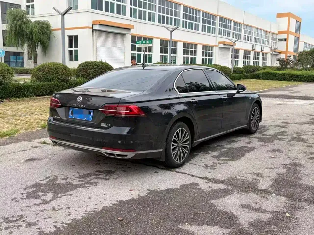 Volkswagen Phideon — Фото автомобиля 5