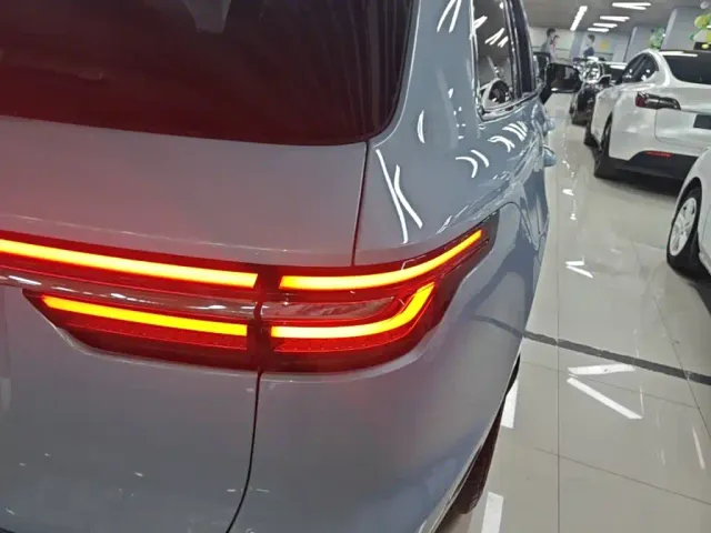 Li Auto ONE — Фото автомобиля 7