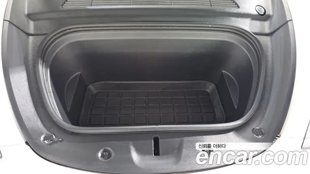 Tesla Model Y — Фото автомобиля 9