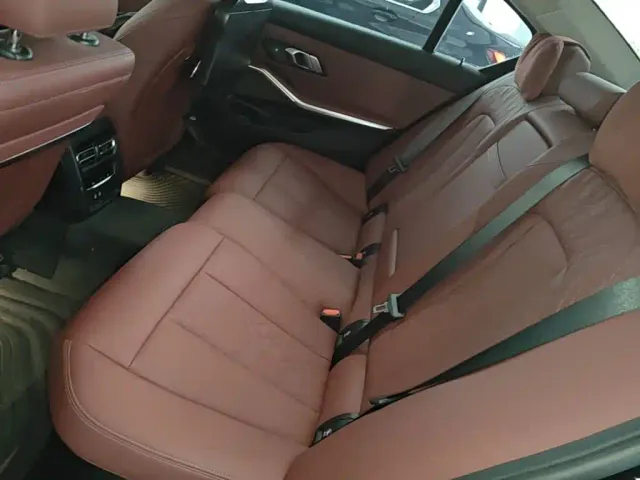 BMW 3 Series — Фото автомобиля 16