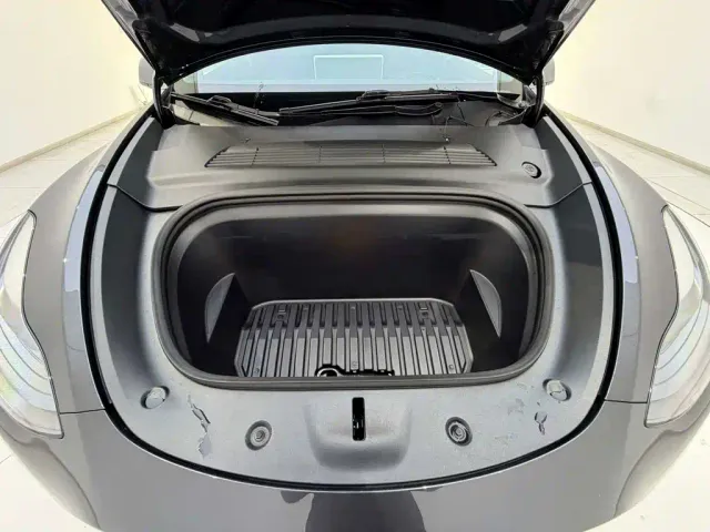 Tesla Model Y — Фото автомобиля 12