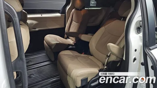 Toyota Sienna 4th Gen — Фото автомобиля 18