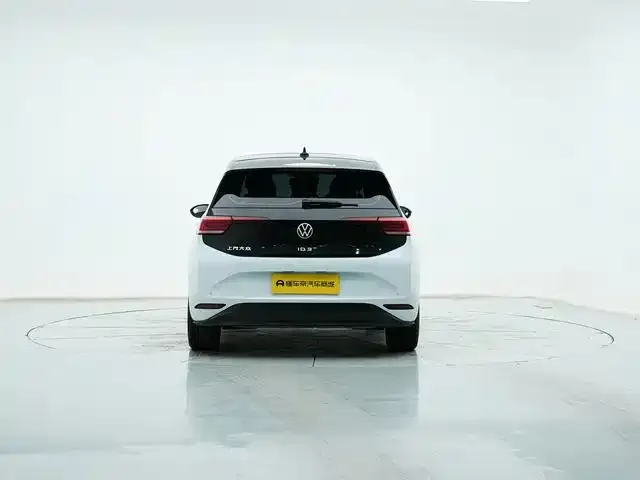 Volkswagen ID.3 — Фото автомобиля 2