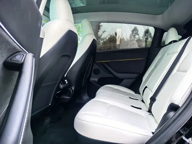 Tesla Model Y — Фото автомобиля 8