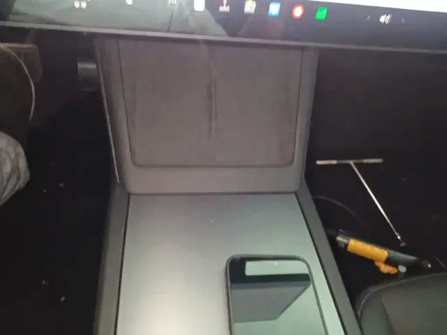 Tesla Model 3 — Фото автомобиля 13