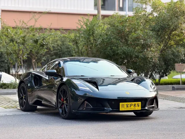 Lotus Emira — Фото автомобиля 3