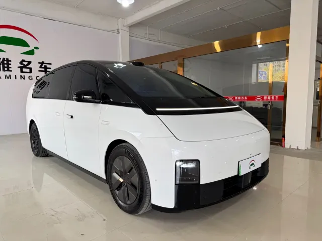 Li Auto MEGA — Фото автомобиля 2