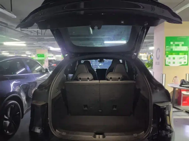 Tesla Model Y L — Фото автомобиля 18
