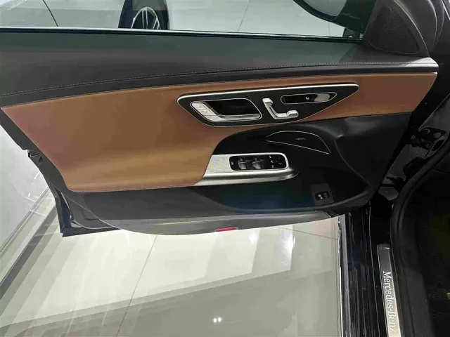 Mercedes-Benz E-Class — Фото автомобиля 6