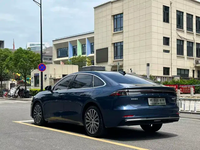 Geely Galaxy Galaxy A7 2025 EM-i — Фото автомобиля 5
