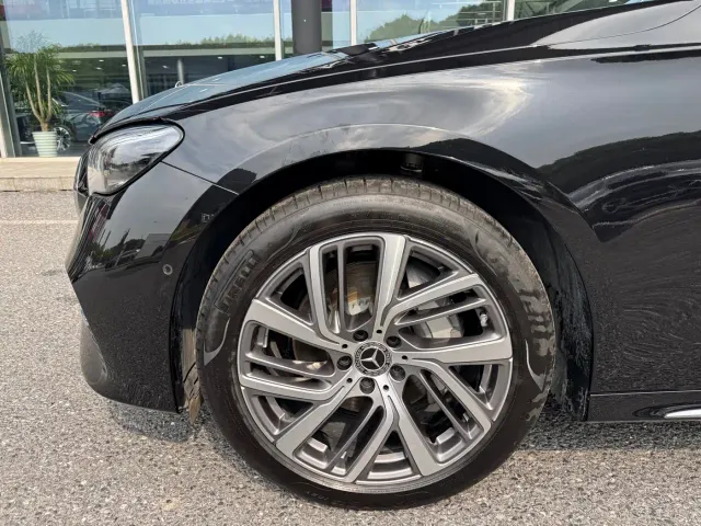 Mercedes-Benz E-Class — Фото автомобиля 8