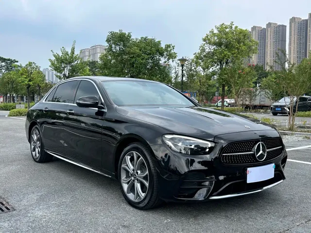 Mercedes-Benz E-Class — Фото автомобиля 3