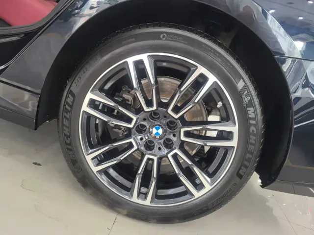 BMW 5 Series — Фото автомобиля 18