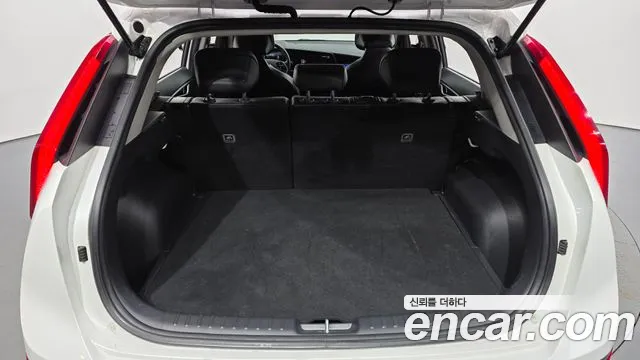 Kia Niro — Фото автомобиля 23