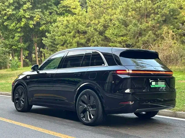 Li Auto L7 — Фото автомобиля 3