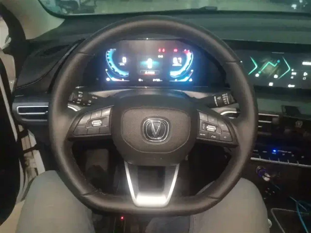Changan Eado — Фото автомобиля 10