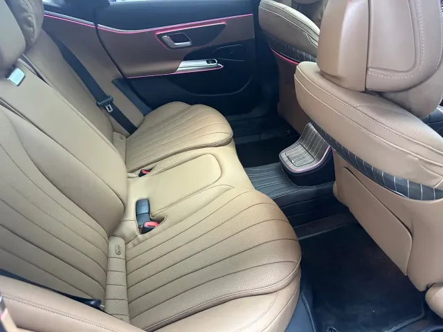 Mercedes-Benz E-Class — Фото автомобиля 15