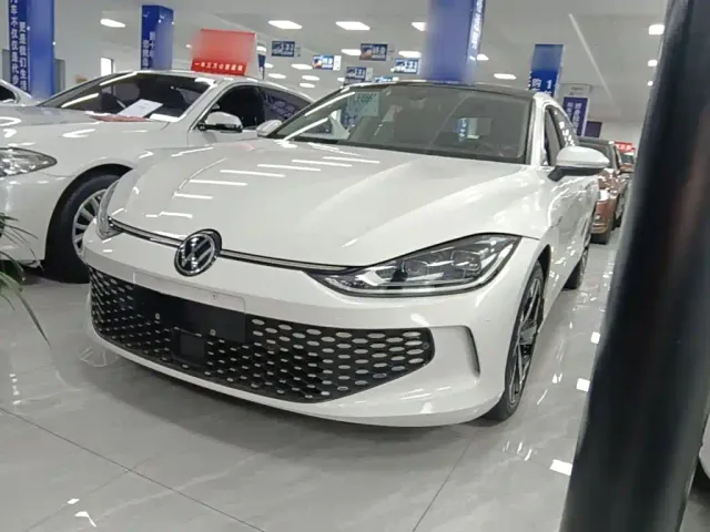 Фотография автомобиля — Volkswagen Lamando