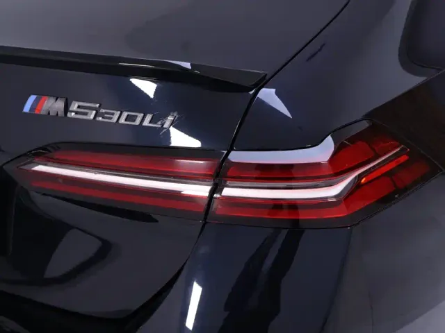 BMW 5 Series — Фото автомобиля 9