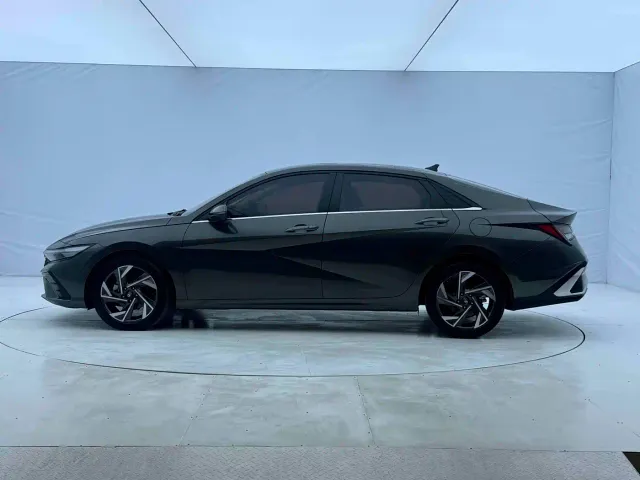 Hyundai Elantra — Фото автомобиля 9