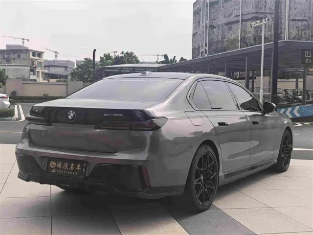 BMW i7 — Фото автомобиля 7