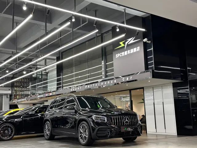 Фотография автомобиля — Mercedes-Benz GLB AMG