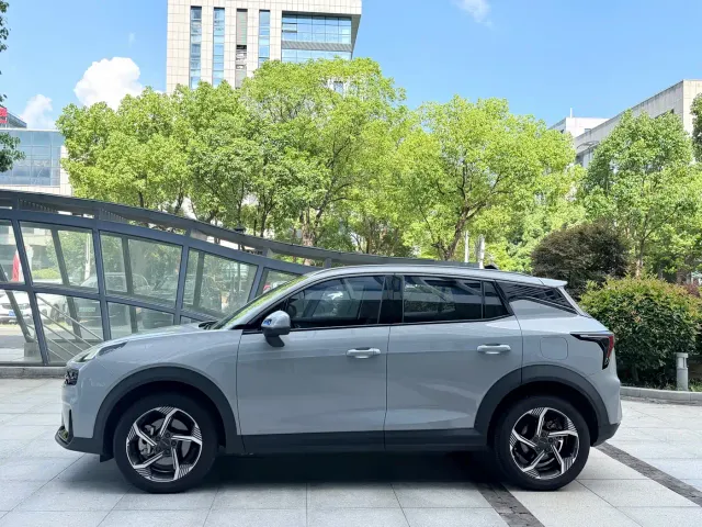 Lynk & Co Lynk & Co 06 EM-P 2022 PHEV 84KM Range Pro — Фото автомобиля 2