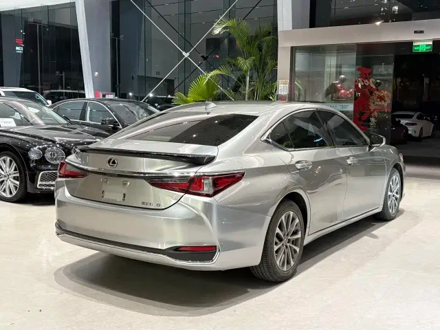 Lexus ES — Фото автомобиля 7
