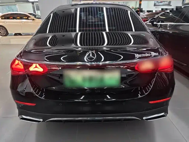 Mercedes-Benz E-Class — Фото автомобиля 5