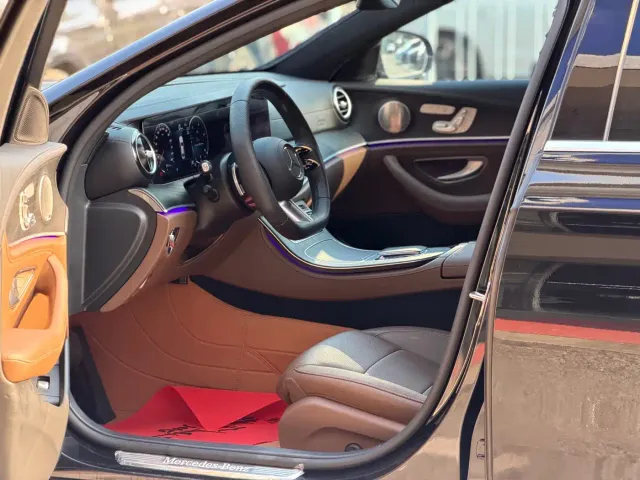 Mercedes-Benz E-Class — Фото автомобиля 4