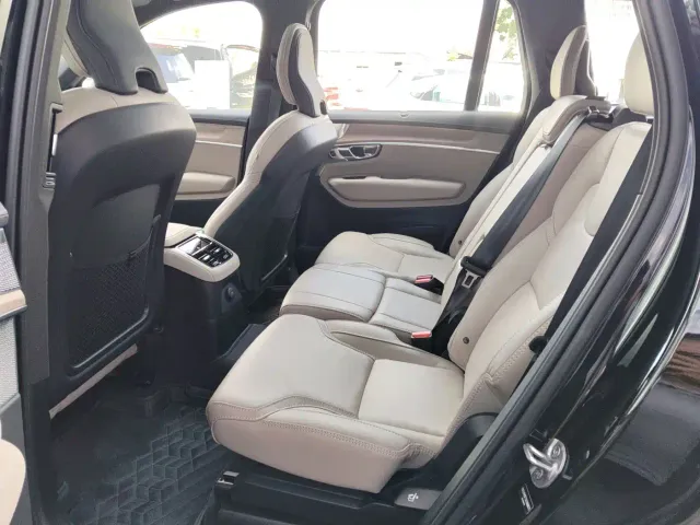 Volvo XC90 — Фото автомобиля 8
