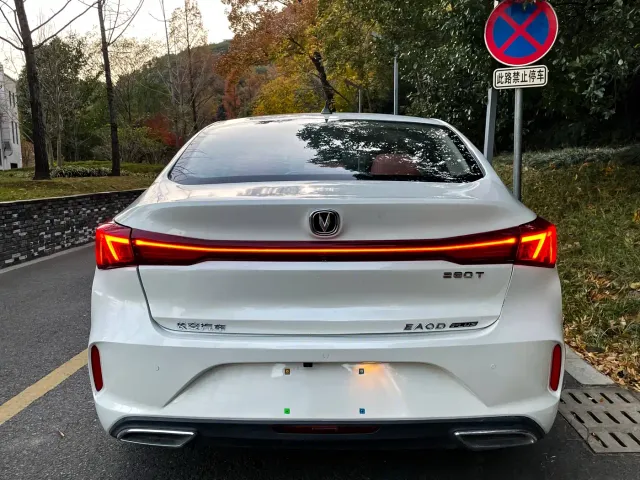 Changan Eado — Фото автомобиля 5