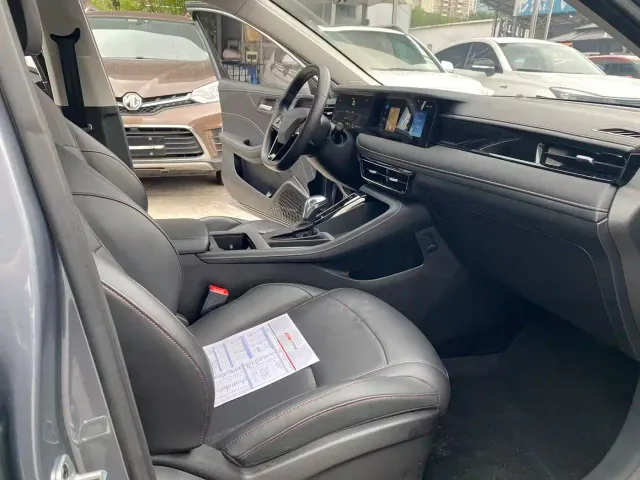 Roewe i5 — Фото автомобиля 11