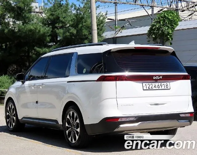 Kia Carnival Generation 4 — Фото автомобиля 3