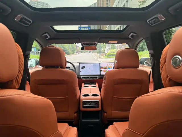 Li Auto L8 — Фото автомобиля 12