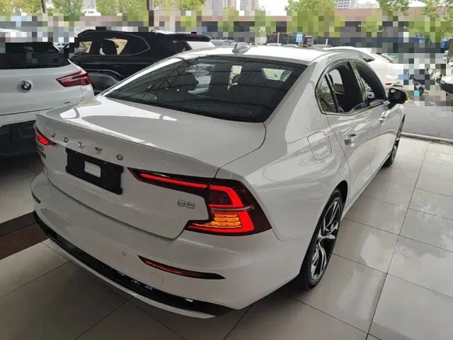 Volvo S60 — Фото автомобиля 6