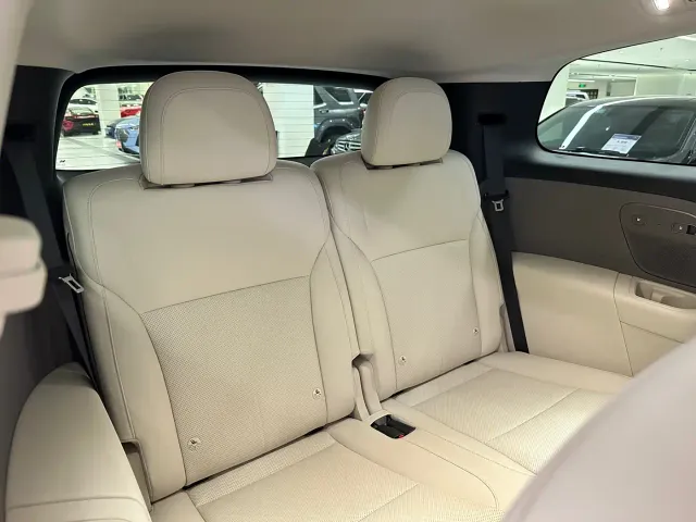 Li Auto i8 — Фото автомобиля 16