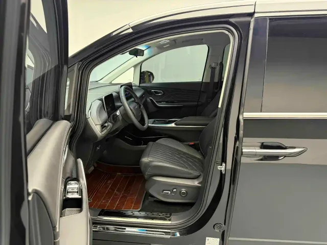 Maxus G90 — Фото автомобиля 20