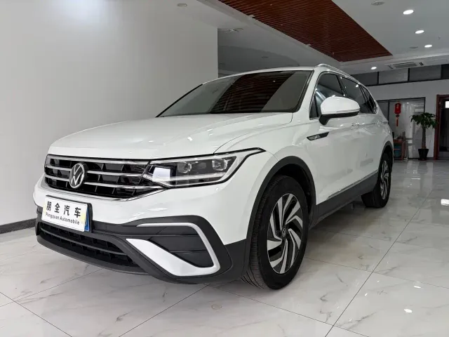 Фотография автомобиля — Volkswagen Tiguan L