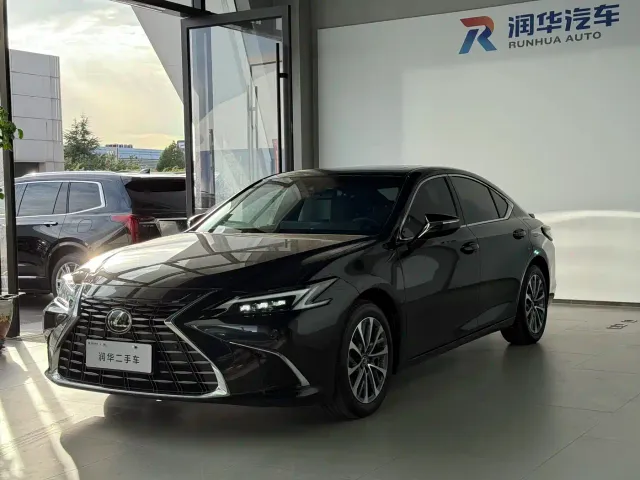 Фотография автомобиля — Lexus ES