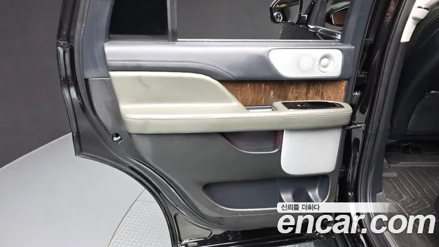 Lincoln Navigator 4th Gen — Фото автомобиля 14