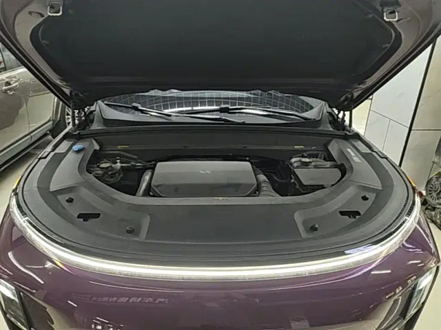 Li Auto L8 — Фото автомобиля 19