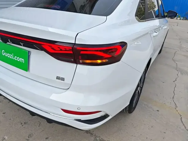Geely Emgrand — Фото автомобиля 7