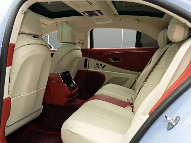 Bentley Flying Spur — Фото автомобиля 13