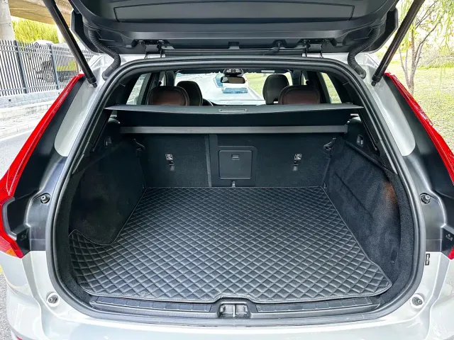 Volvo XC60 — Фото автомобиля 12