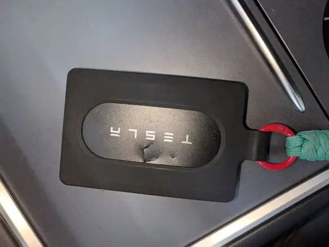 Tesla Model Y — Фото автомобиля 8