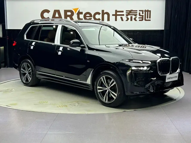 BMW X7 — Фото автомобиля 3